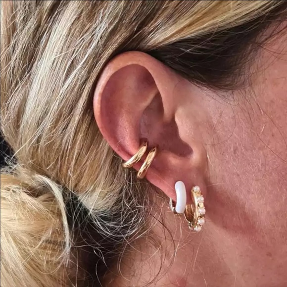 FP Pearl Huggy Hoop Earrings - Picture 3 of 6